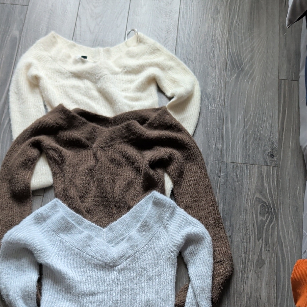 Cozy Women's Sweater Set - Cream, Brown, and Gray By American Eagle 3/1 Price